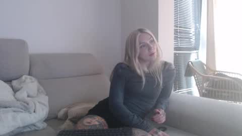tattoobbgirl online show from November 14, 2025, 2:27 pm
