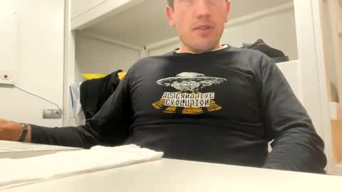Snapshot of tatuador40 chatting on December 30, 2024, 11:28 pm Tatuador40 online show from December 30, 2024, 11:28 pm
