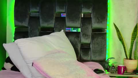 taurito___ online show from October 22, 2025, 5:19 am