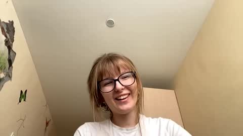 Snapshot of tawannavicks chatting on March 21, 2026, 8:19 am Evia online show from March 21, 2026, 8:19 am