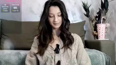 TayaKayan online show from November 3, 2025, 8:59 am