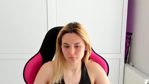 Snapshot of tayla_shy chatting on May 27, 2026, 12:02 pm Tay online show from May 27, 2026, 12:02 pm