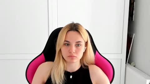 Snapshot of tayla_shy chatting on May 30, 2026, 10:12 am Tay online show from May 30, 2026, 10:12 am