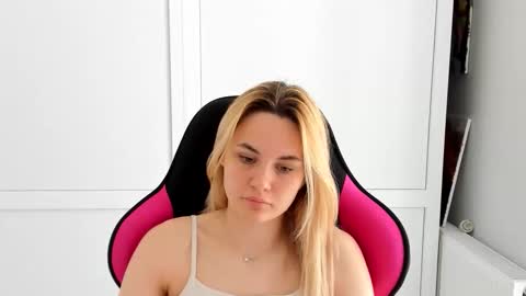 Snapshot of tayla_shy chatting on May 31, 2026, 9:05 am Tay online show from May 31, 2026, 9:05 am