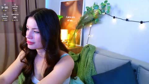 Taylla online show from November 26, 2025, 7:42 am