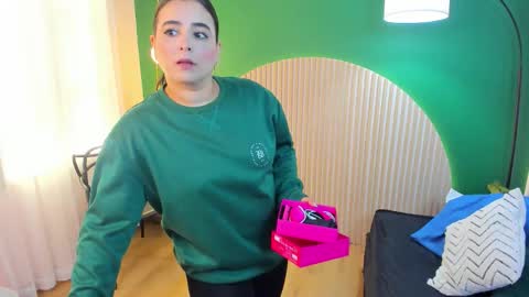 Snapshot of taylor_bennet chatting on September 24, 2025, 12:08 pm Taylor Bennet online show from September 24, 2025, 12:08 pm