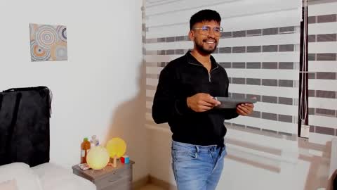 taylormaccurdy_ online show from September 25, 2025, 3:16 pm