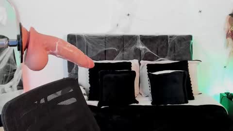 Taylor online show from October 24, 2025, 11:01 pm