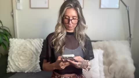 Snapshot of taylorslittlekingdom chatting on February 26, 2026, 11:37 pm Taylor online show from February 26, 2026, 11:37 pm