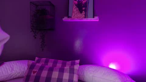 TAYLOR  online show from November 28, 2025, 11:46 am