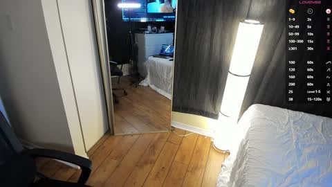 Snapshot of taylortait chatting on December 6, 2024, 7:23 pm Taylor Tait online show from December 6, 2024, 7:23 pm