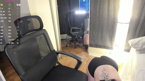 Snapshot of taylortait chatting on February 21, 2025, 11:21 pm Taylor Tait online show from February 21, 2025, 11:21 pm