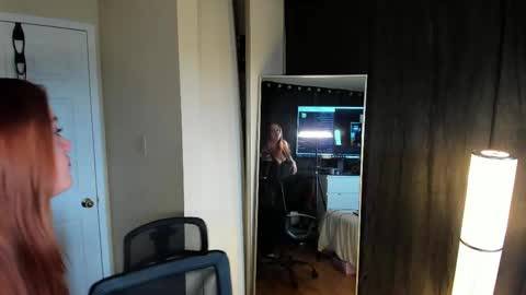 Snapshot of taylortait chatting on March 7, 2025, 6:22 pm Taylor Tait online show from March 7, 2025, 6:22 pm