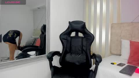 Snapshot of tayra_pradit chatting on January 10, 2025, 10:57 pm tayra online show from January 10, 2025, 10:57 pm