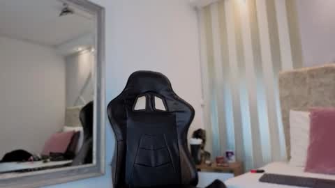 Snapshot of tayra_pradit chatting on February 1, 2026, 6:17 pm tayra online show from February 1, 2026, 6:17 pm