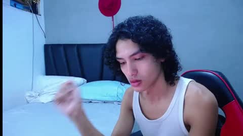 Snapshot of tayronx33 chatting on November 11, 2025, 5:02 pm Tayron online show from November 11, 2025, 5:02 pm