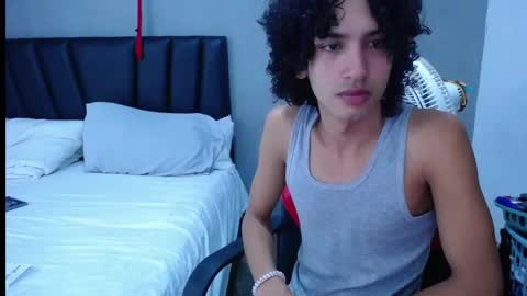 Snapshot of tayronx33 chatting on November 18, 2025, 7:07 pm Tayron online show from November 18, 2025, 7:07 pm