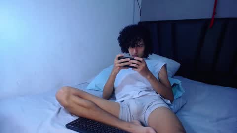 Snapshot of tayronx33 chatting on January 19, 2026, 3:27 pm Tayron online show from January 19, 2026, 3:27 pm