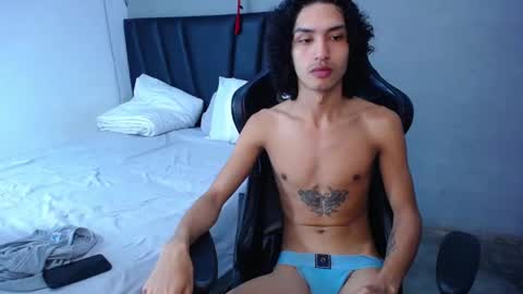 Snapshot of tayronx33 chatting on February 5, 2026, 7:07 pm Tayron online show from February 5, 2026, 7:07 pm