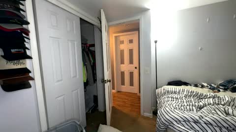 Snapshot of tayztackz chatting on March 1, 2026, 6:04 am TayKyle online show from March 1, 2026, 6:04 am