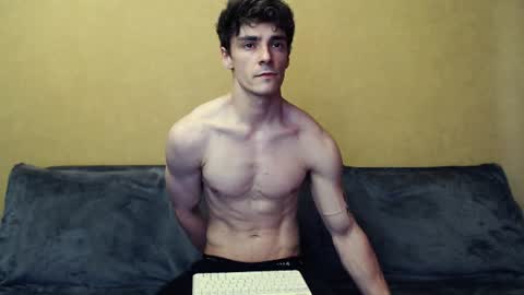 Snapshot of taziro chatting on June 25, 2026, 2:43 pm Ean online show from June 25, 2026, 2:43 pm