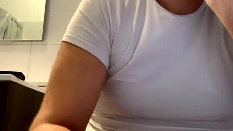 Tbest1986 online show from October 22, 2025, 7:19 am