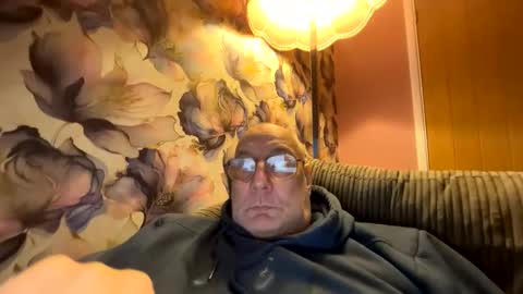 Snapshot of tebb61 chatting on February 25, 2026, 8:18 pm Mark online show from February 25, 2026, 8:18 pm