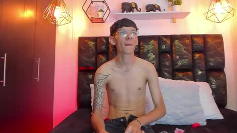 Snapshot of teddy_smith_ chatting on December 16, 2025, 11:15 am Smith online show from December 16, 2025, 11:15 am