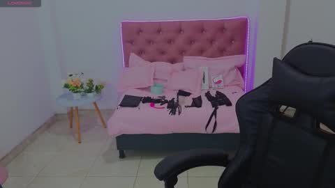 teffa_naught_hott online show from December 4, 2025, 2:10 am