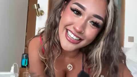 Snapshot of teleaevansss chatting on January 14, 2026, 5:02 am Telea Evans online show from January 14, 2026, 5:02 am