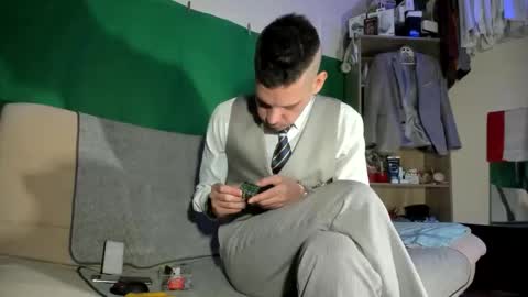 Snapshot of telepaticman chatting on December 5, 2025, 6:26 pm Virg Lszl online show from December 5, 2025, 6:26 pm