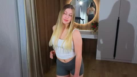 Snapshot of templesolheim chatting on April 16, 2026, 2:12 am Sara online show from April 16, 2026, 2:12 am