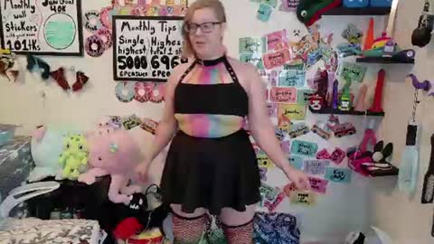 Snapshot of ten_tickle_pixie chatting on June 26, 2026, 10:14 pm Pixie and Tentacle Overlord online show from June 26, 2026, 10:14 pm