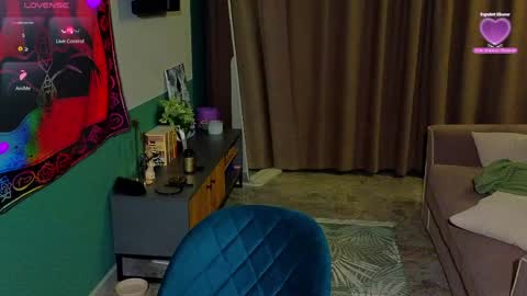 Snapshot of tendersea chatting on April 5, 2026, 4:59 pm inst r0seamber0 online show from April 5, 2026, 4:59 pm