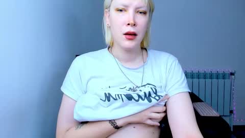 Snapshot of tenebrise chatting on November 14, 2025, 12:20 am Kira online show from November 14, 2025, 12:20 am