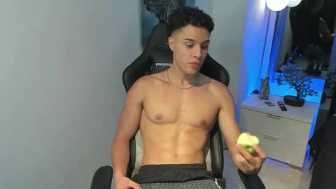 Snapshot of teo_bennet chatting on October 5, 2025, 7:56 pm Teodoro online show from October 5, 2025, 7:56 pm