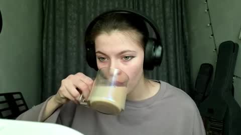 Snapshot of terranaufzinger chatting on February 3, 2026, 6:11 am Anny Simpson online show from February 3, 2026, 6:11 am