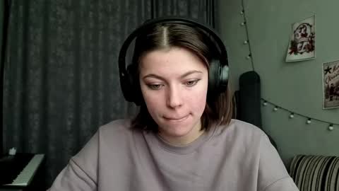 Snapshot of terranaufzinger chatting on February 11, 2026, 6:18 am Anny Simpson online show from February 11, 2026, 6:18 am