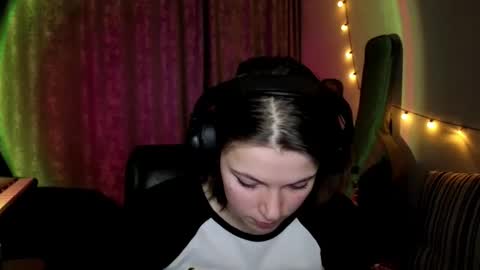 Snapshot of terranaufzinger chatting on March 4, 2026, 8:15 pm Anny Simpson online show from March 4, 2026, 8:15 pm