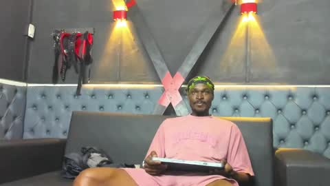 terranze_z online show from November 10, 2025, 10:09 pm