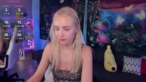 Snapshot of tessahamilton chatting on October 9, 2025, 10:24 am TessaHamilton online show from October 9, 2025, 10:24 am