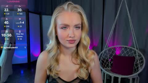 TessaHamilton online show from December 14, 2025, 9:47 am