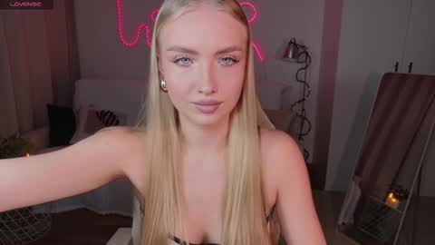 Snapshot of tessahamilton chatting on March 8, 2026, 2:10 pm TessaHamilton online show from March 8, 2026, 2:10 pm