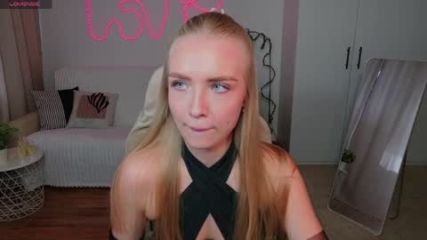 Snapshot of tessahamilton chatting on April 13, 2026, 11:05 am TessaHamilton online show from April 13, 2026, 11:05 am