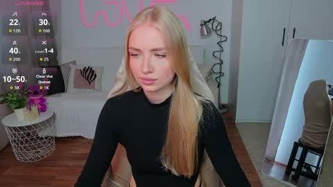 Snapshot of tessahamilton chatting on May 5, 2026, 8:33 am TessaHamilton online show from May 5, 2026, 8:33 am
