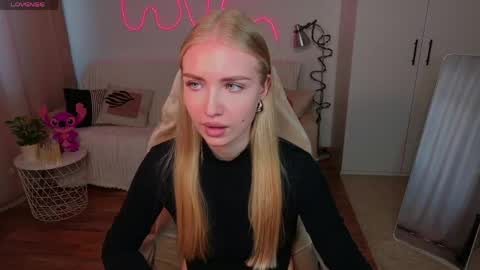 Snapshot of tessahamilton chatting on May 12, 2026, 12:35 pm TessaHamilton online show from May 12, 2026, 12:35 pm