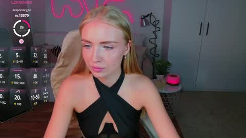 Snapshot of tessahamilton chatting on May 27, 2026, 8:55 am TessaHamilton online show from May 27, 2026, 8:55 am