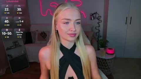 Snapshot of tessahamilton chatting on May 29, 2026, 12:14 pm TessaHamilton online show from May 29, 2026, 12:14 pm