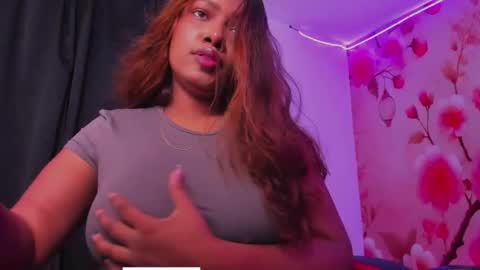 Snapshot of thais_waldrof chatting on October 2, 2025, 4:52 am Andreina online show from October 2, 2025, 4:52 am