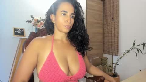 Thalia Gomex online show from February 25, 2025, 5:58 pm